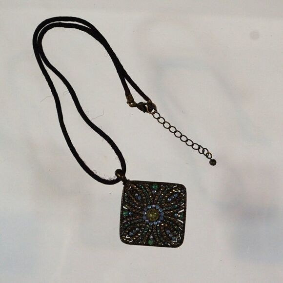 Vintage Laila Rowe Marked Beaded Pendant String Choker Necklace - Picture 3 of 7